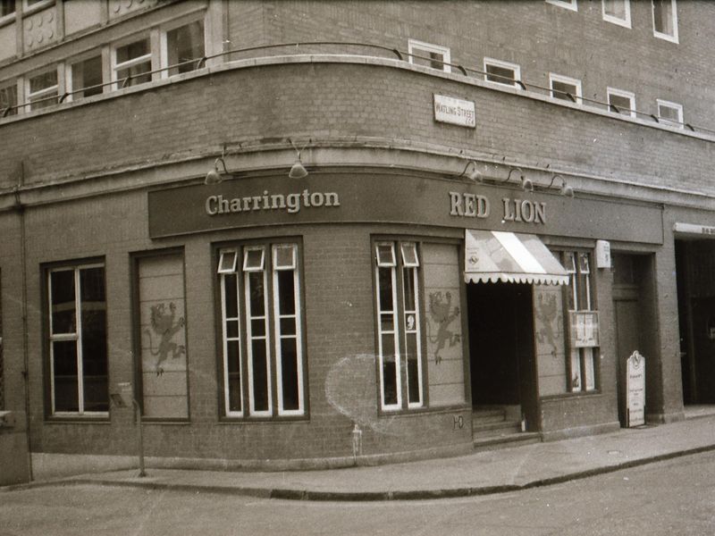 Red Lion London EC4 taken in mid 1985.. (Pub, External). Published on 12-04-2019 
