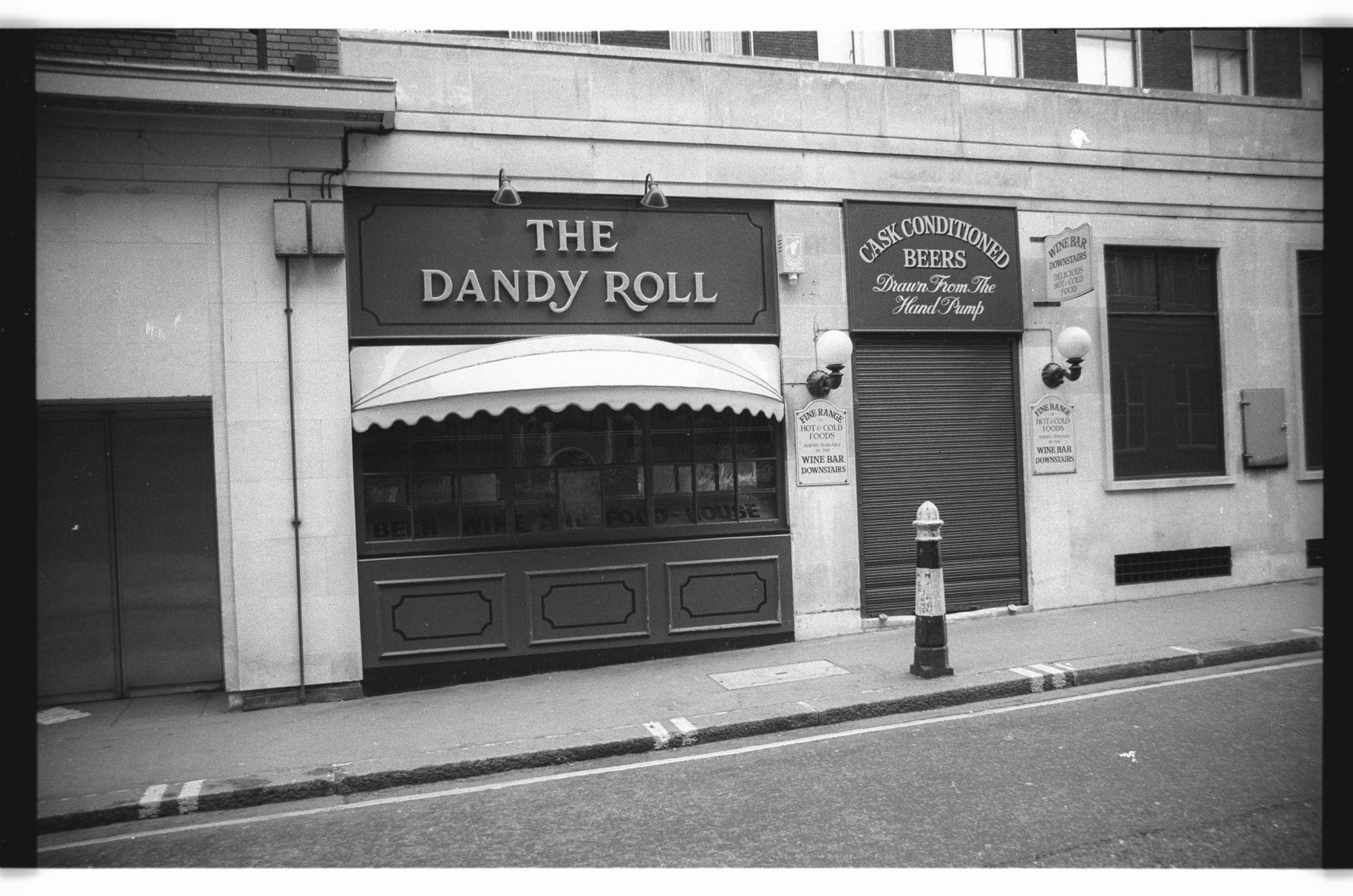 Dandy Roll London EC4 taken in July 1985.. (Pub, External). Published on 12-04-2019