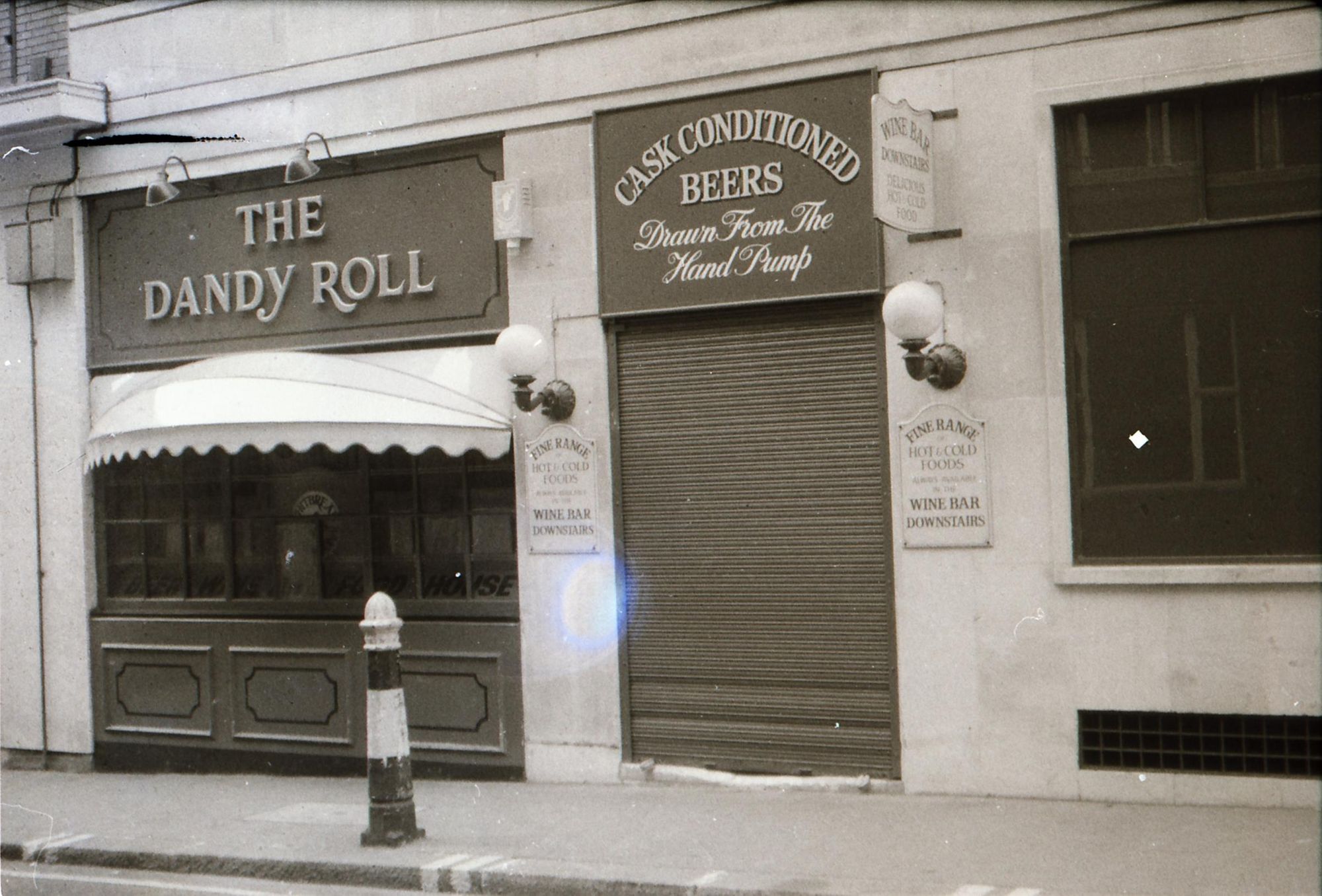 Dandy Roll London EC4 taken in 1985.. (Pub, External). Published on 12-04-2019