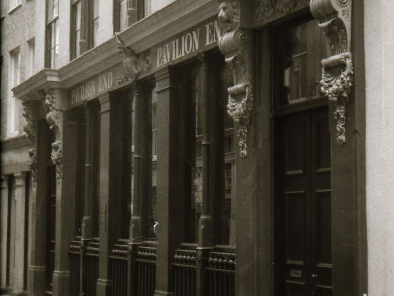 Pavillion End London EC4 taken in mid July 1985.. (Pub, External). Published on 12-04-2019 