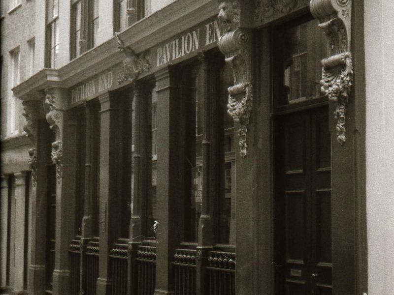 Pavillion End London EC4 taken in mid July 1985.. (Pub, External). Published on 12-04-2019