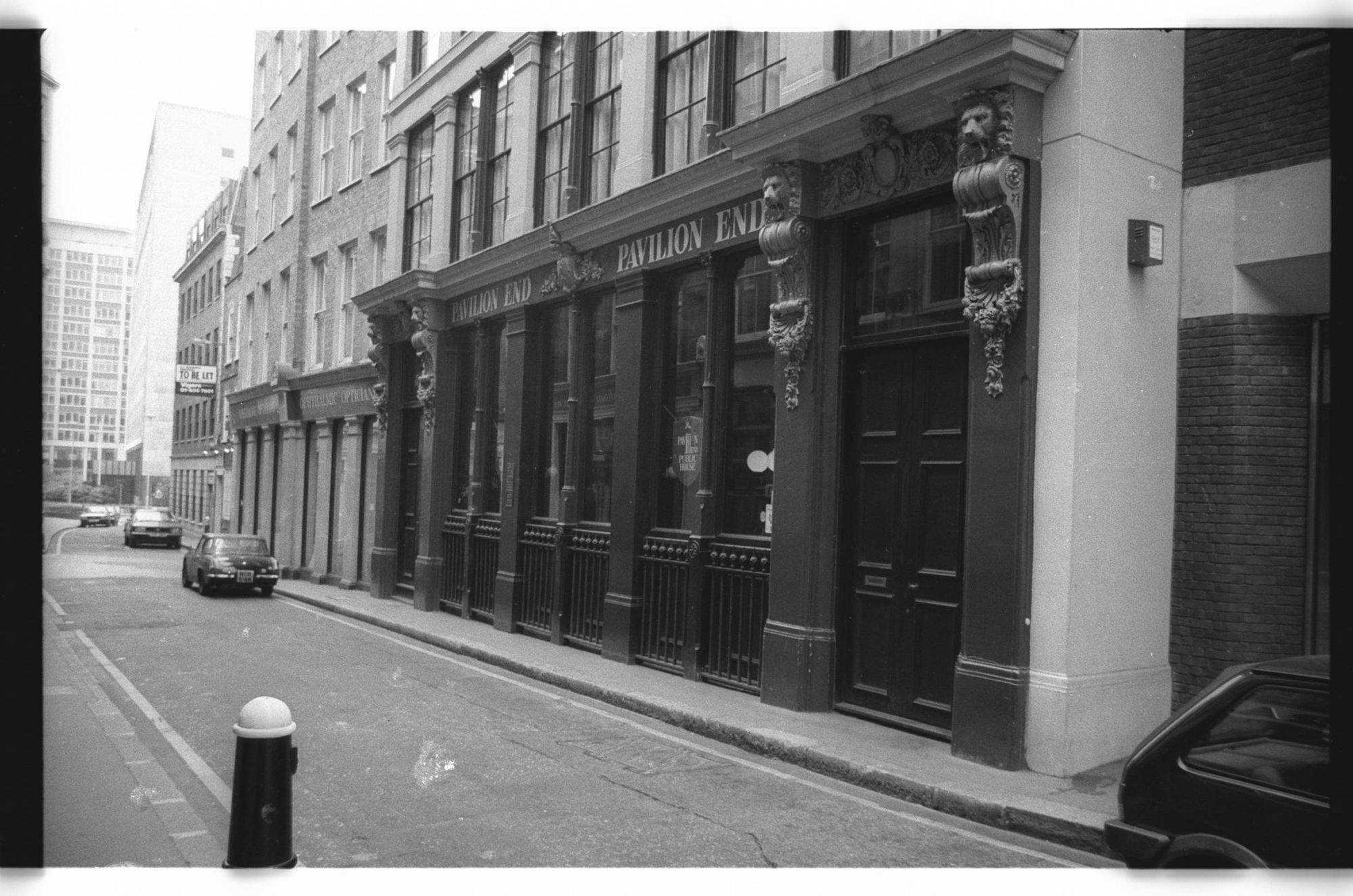 Pavillion End London EC4 taken in July 1985.. (Pub, External). Published on 12-04-2019