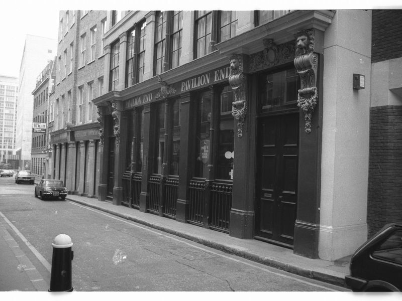 Pavillion End London EC4 taken in July 1985.. (Pub, External). Published on 12-04-2019 