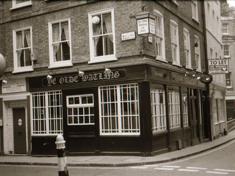 Ye Olde Watling London EC4 taken in mid 1985.. (Pub, External). Published on 12-04-2019