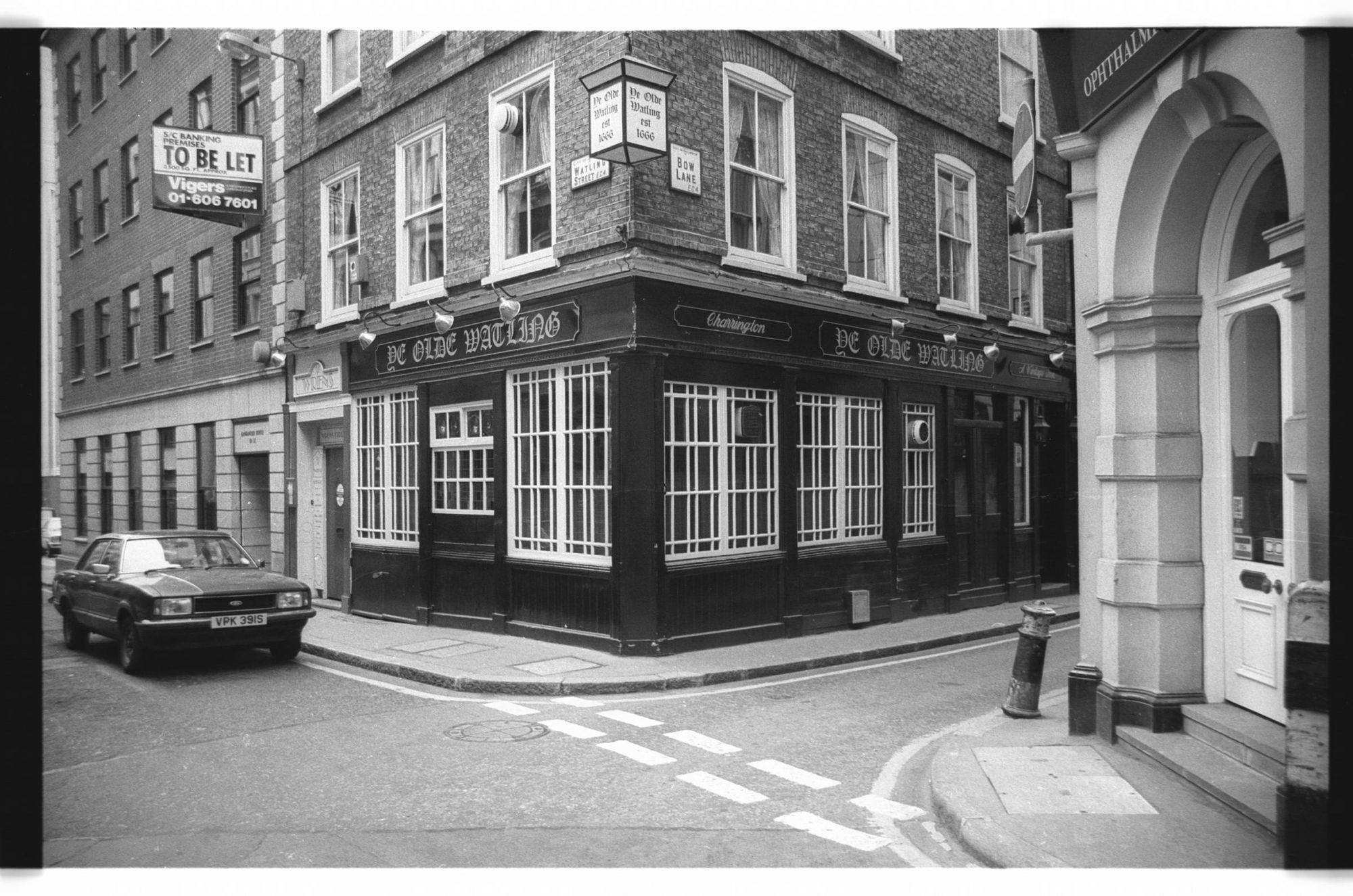 Ye Olde Watling London EC4 taken in July 1985.. (Pub, External). Published on 12-04-2019