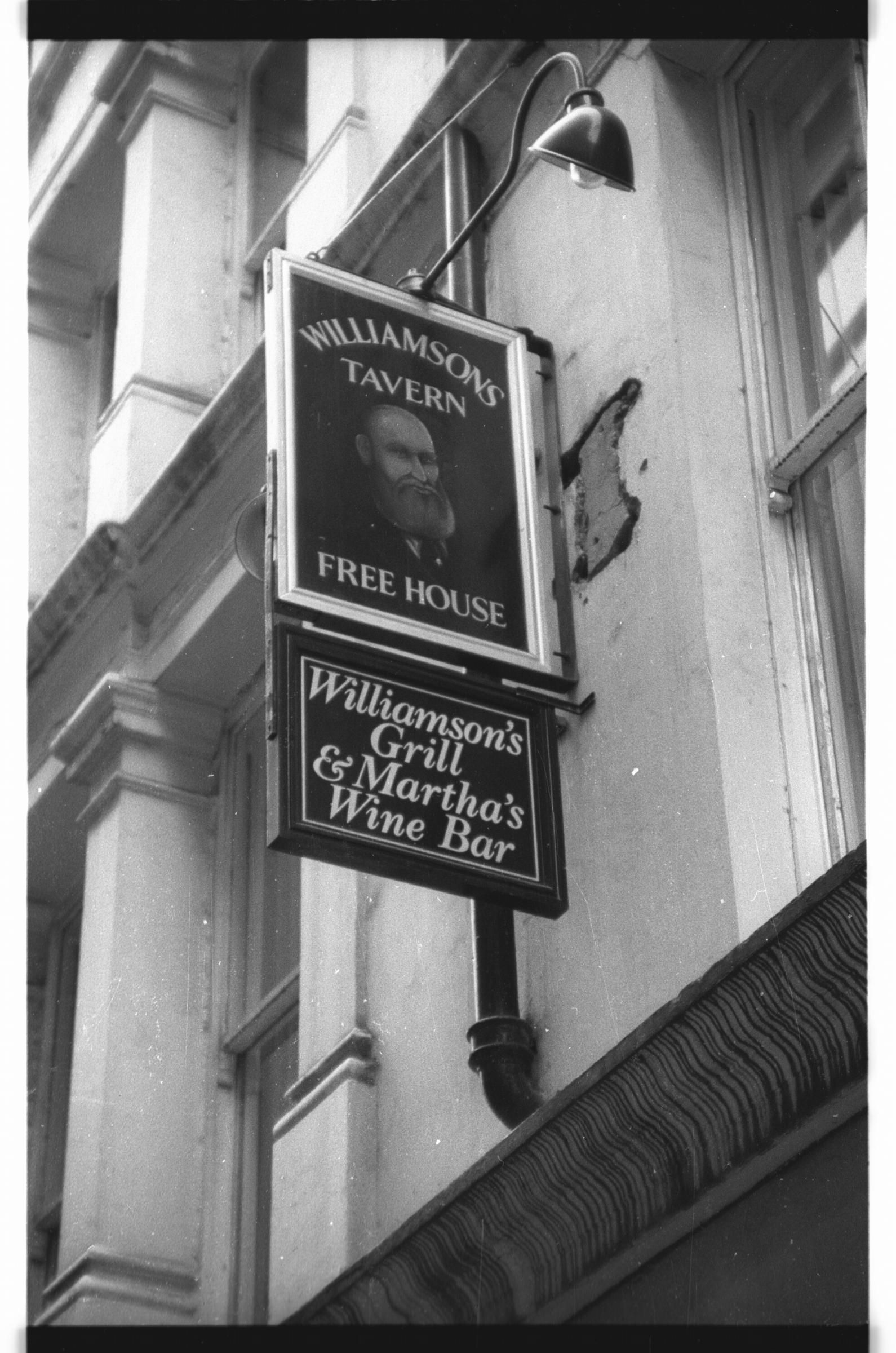Williamsons Tavern London EC4 taken in July 1985.. (Pub, External). Published on 12-04-2019