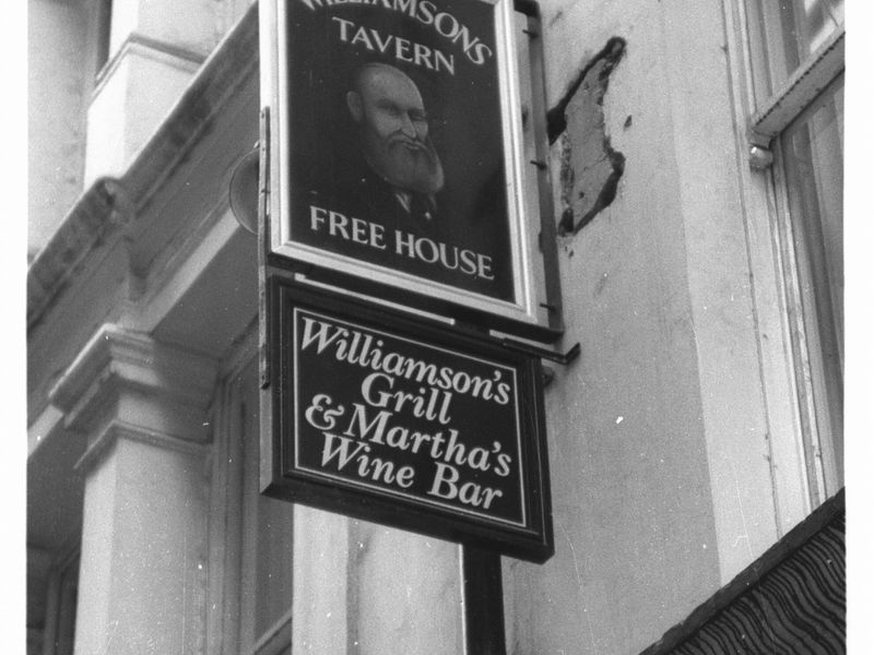 Williamsons Tavern London EC4 taken in July 1985.. (Pub, External). Published on 12-04-2019