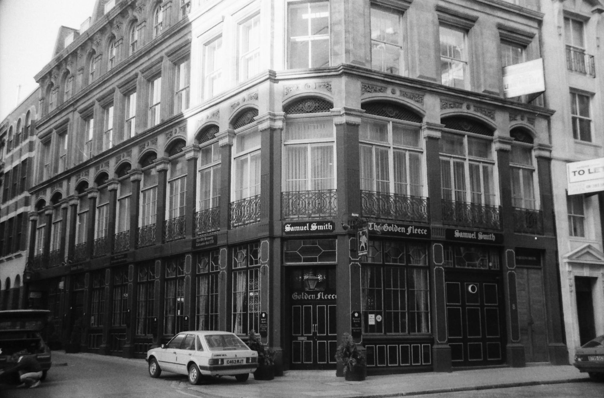 Golden Fleece London EC4 taken 10 Dec 1988.. (Pub, External). Published on 12-04-2019