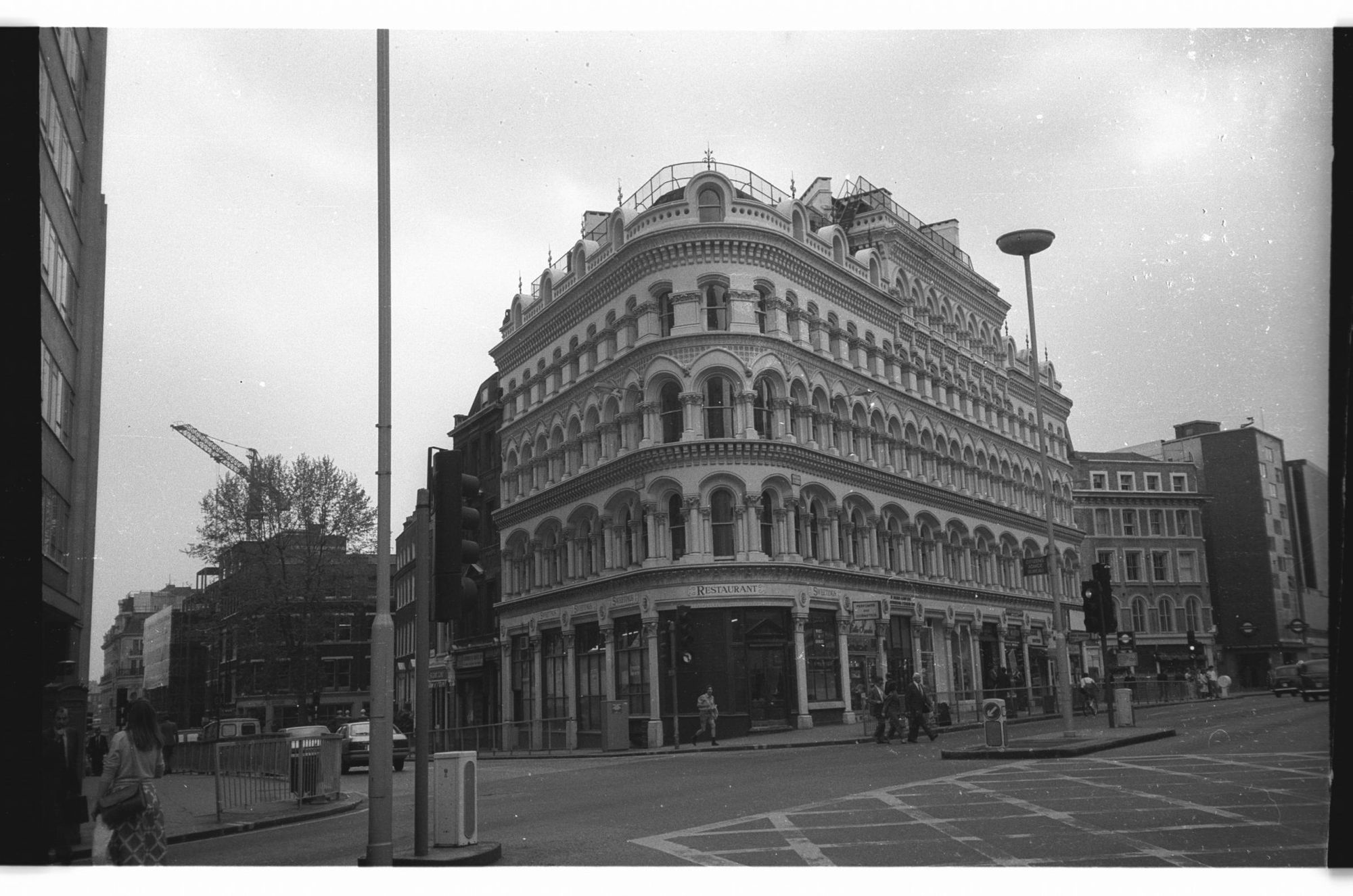 Sweetings London EC4 taken in July 1985.. (Pub, External). Published on 12-04-2019