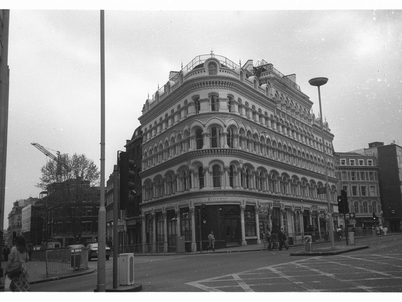 Sweetings London EC4 taken in July 1985.. (Pub, External). Published on 12-04-2019 