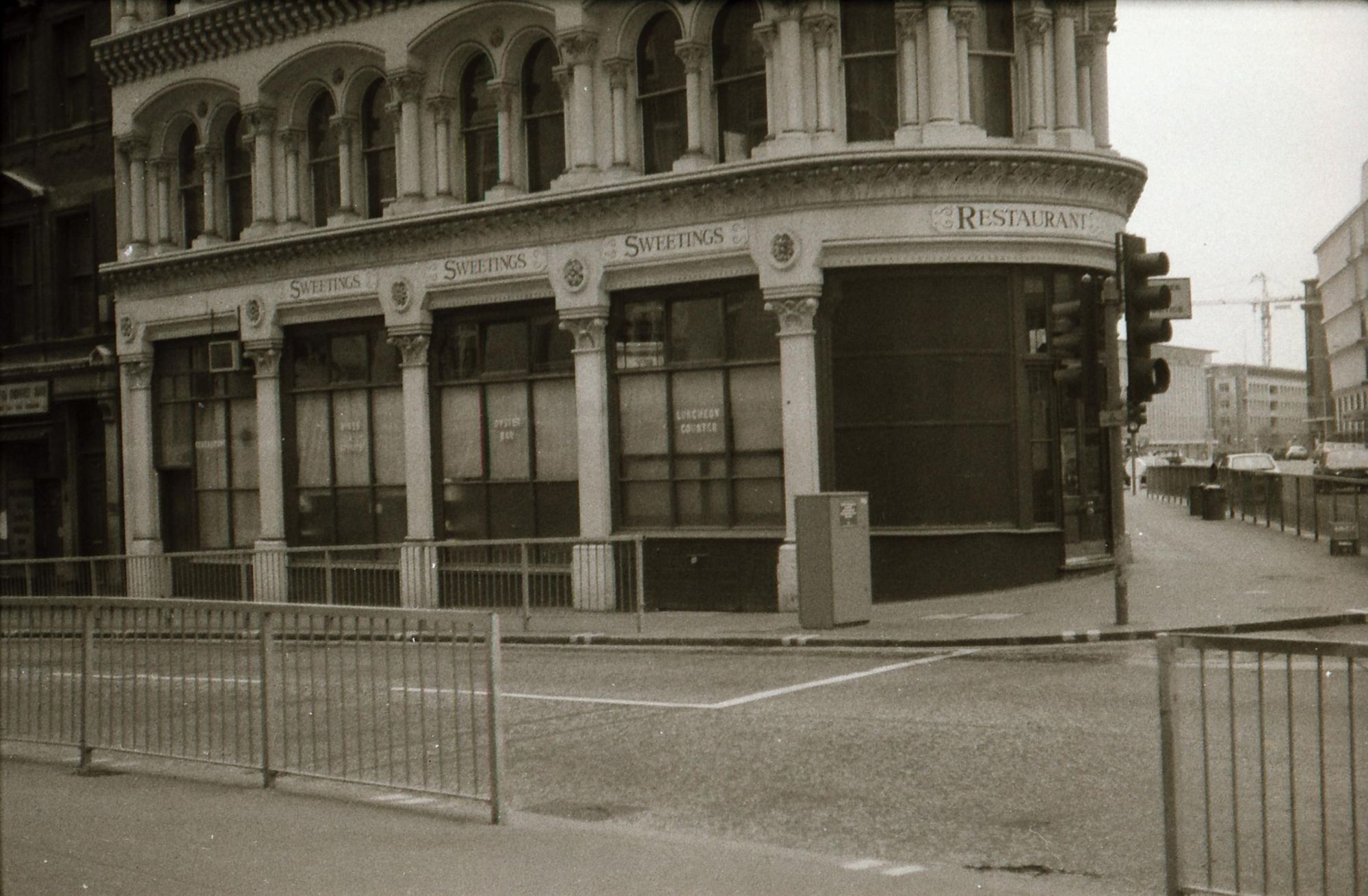 Sweetings London EC4 taken in mid 1985.. (Pub, External). Published on 12-04-2019