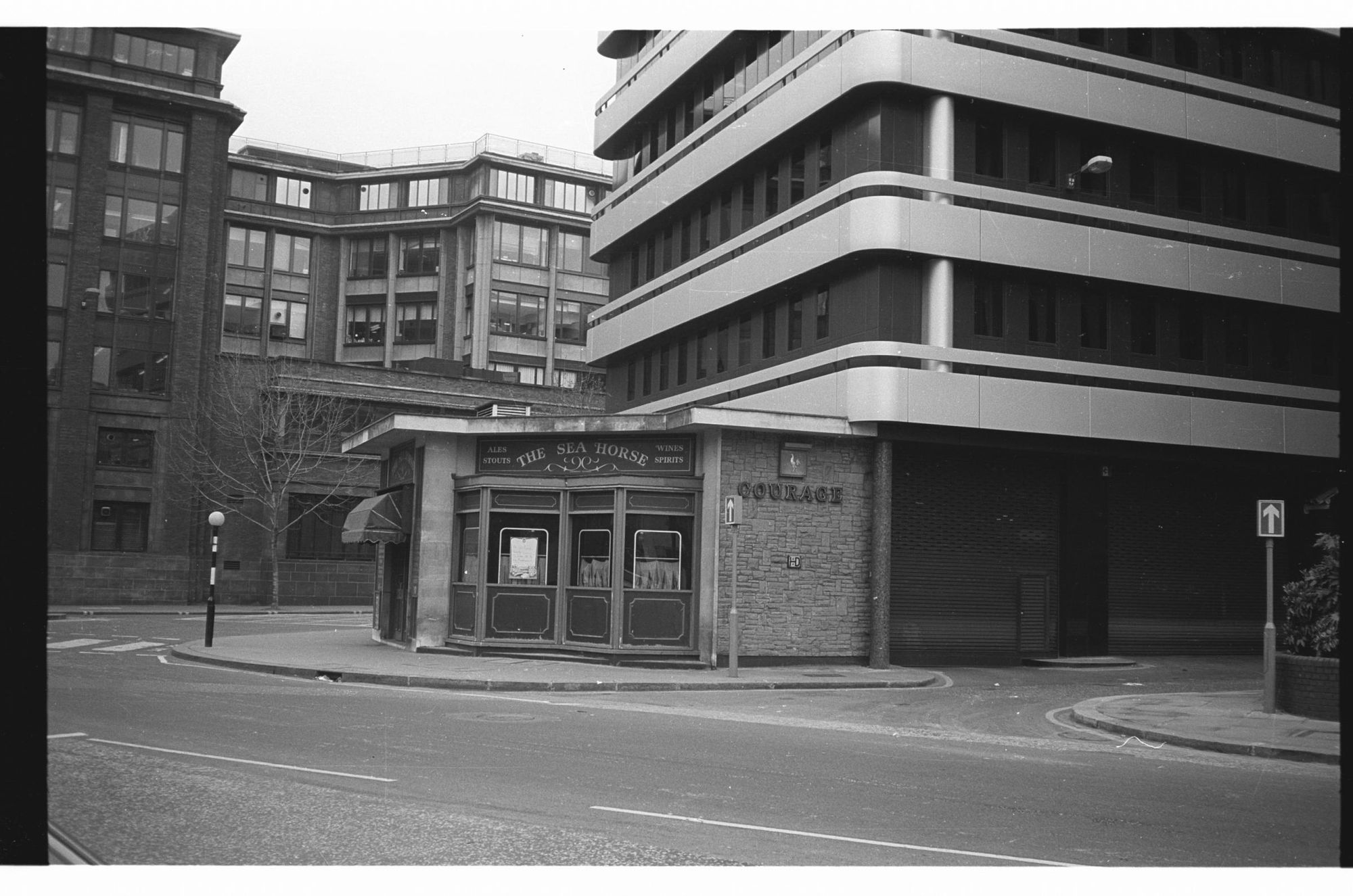 Sea Horse London EC4 taken in July 1985. (Pub, External). Published on 12-04-2019