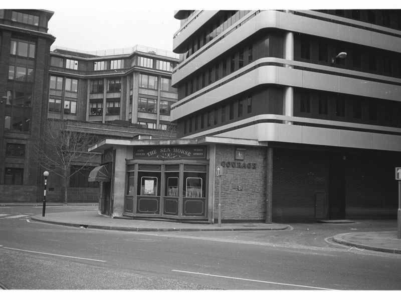 Sea Horse London EC4 taken in July 1985. (Pub, External). Published on 12-04-2019