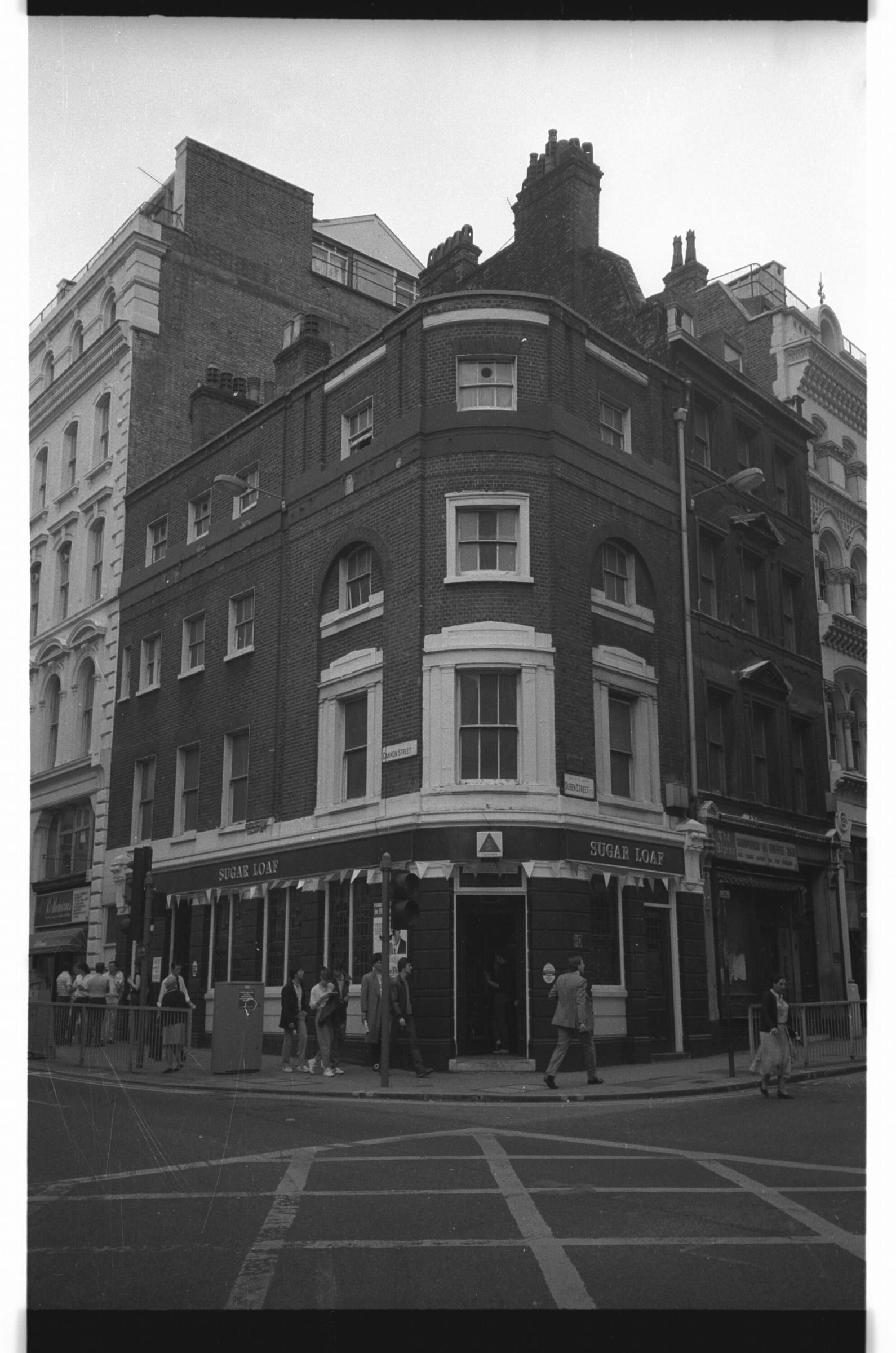 Sugar Loaf London EC4 taken in July 1985.. (Pub, External). Published on 12-04-2019