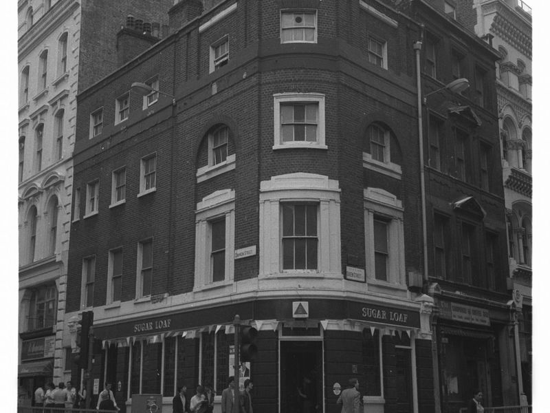 Sugar Loaf London EC4 taken in July 1985.. (Pub, External). Published on 12-04-2019