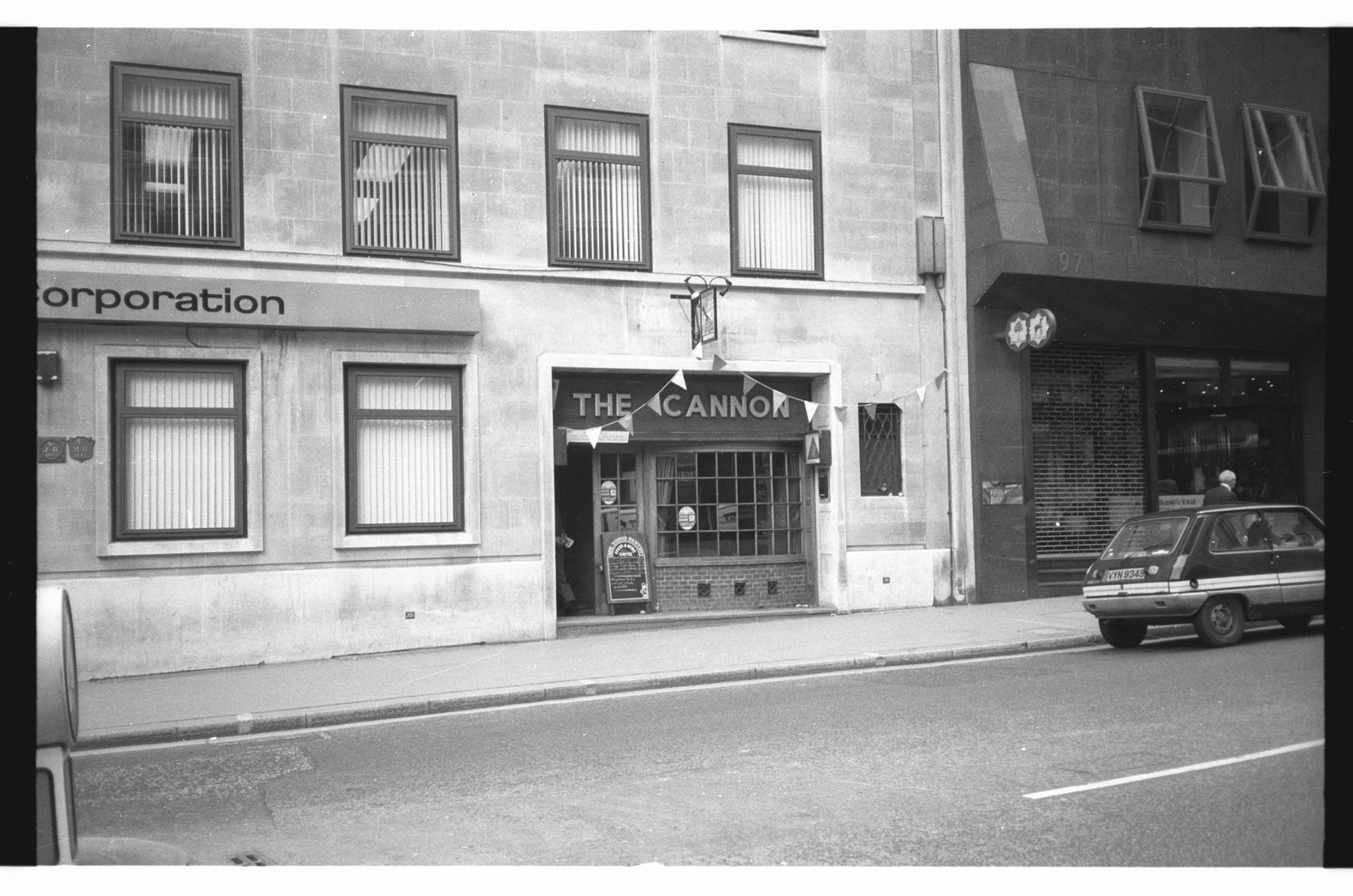 Cannon London EC4 taken in July 1985.. (Pub, External). Published on 12-04-2019