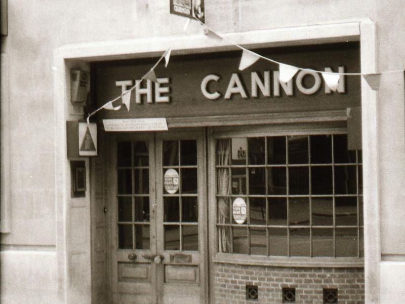 Cannon London EC4 taken in 1985.. (Pub, External). Published on 12-04-2019