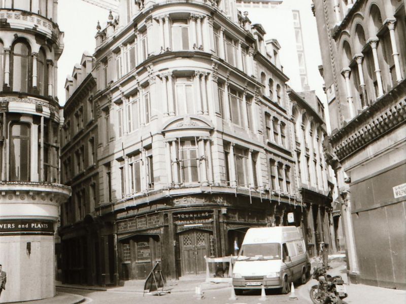 Green Man London EC4 in April 1994.. (Pub, External). Published on 12-04-2019 