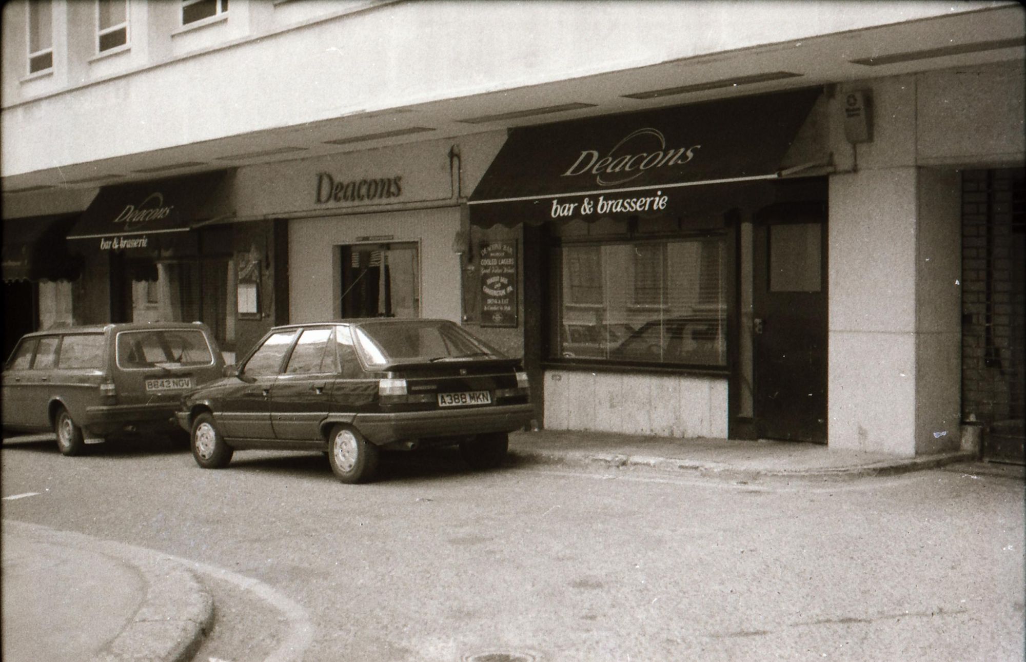 Deacons London EC4 taken in mid 1985.. (Pub, External, Key). Published on 12-04-2019