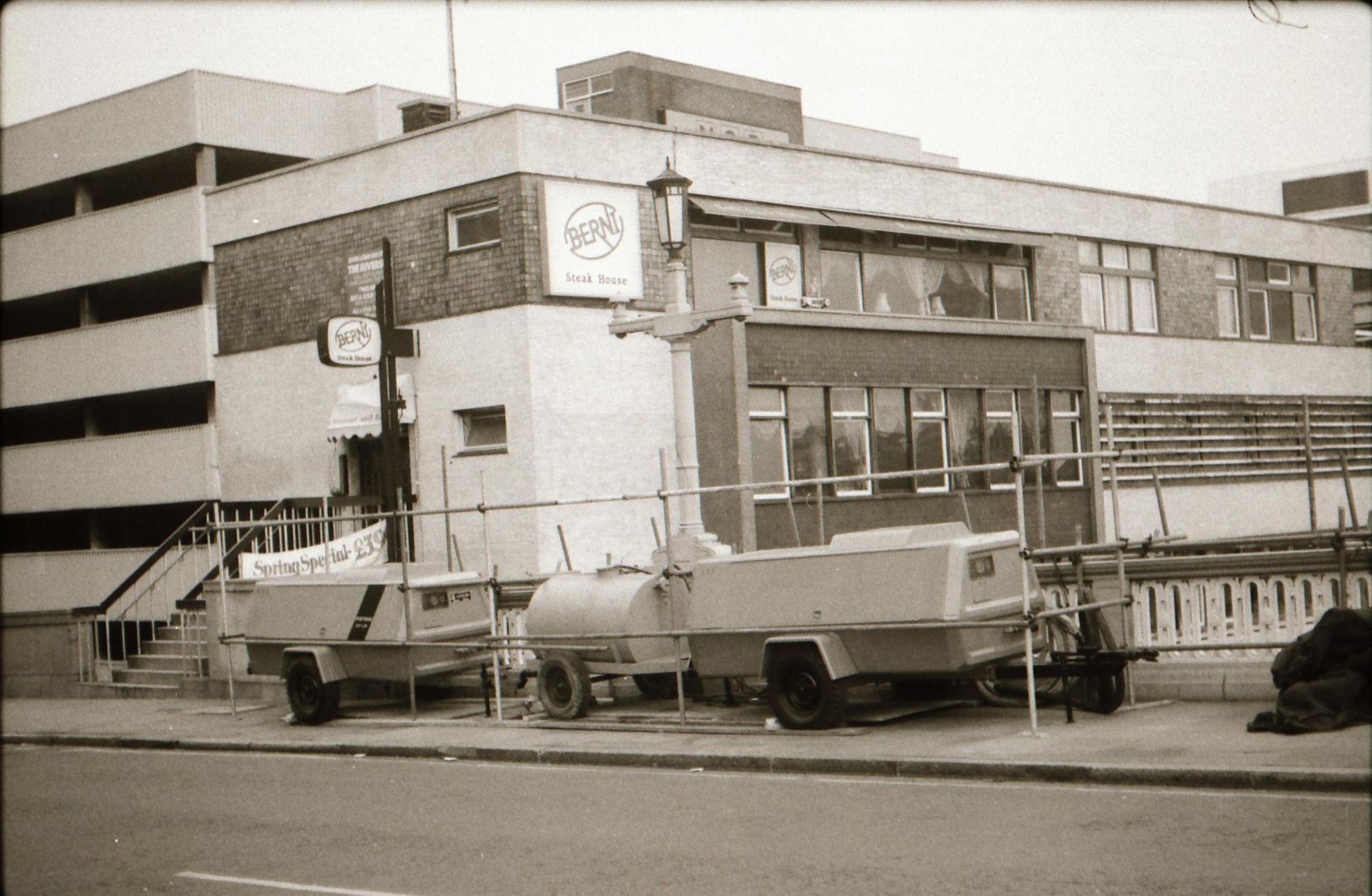 Riverside Inn London EC4 taken in mid 1985.. (Pub, External). Published on 13-04-2019