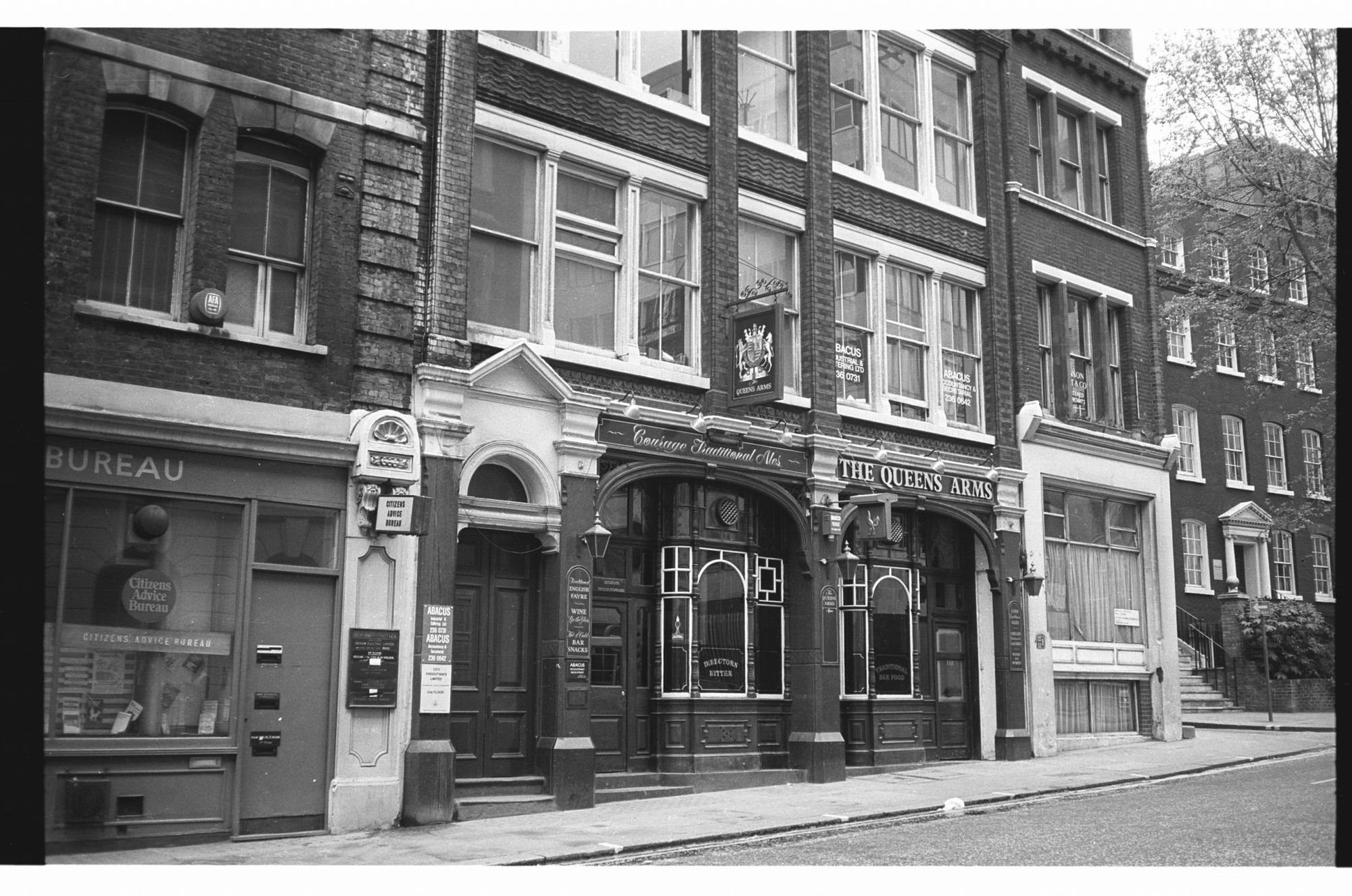 Queens Arms (Vintry) London EC4 taken in July 1985.. (Pub, External). Published on 13-04-2019
