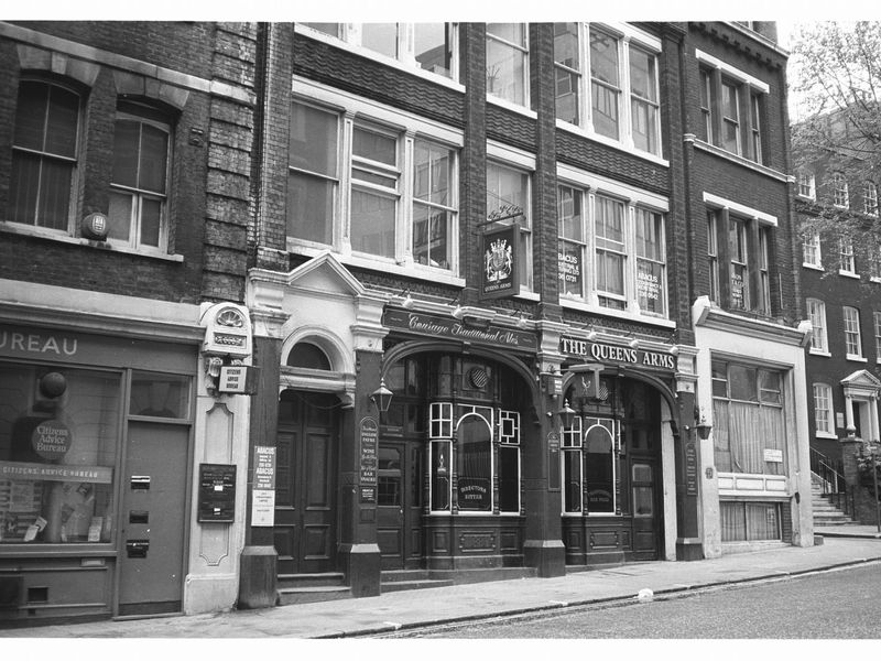 Queens Arms (Vintry) London EC4 taken in July 1985.. (Pub, External). Published on 13-04-2019