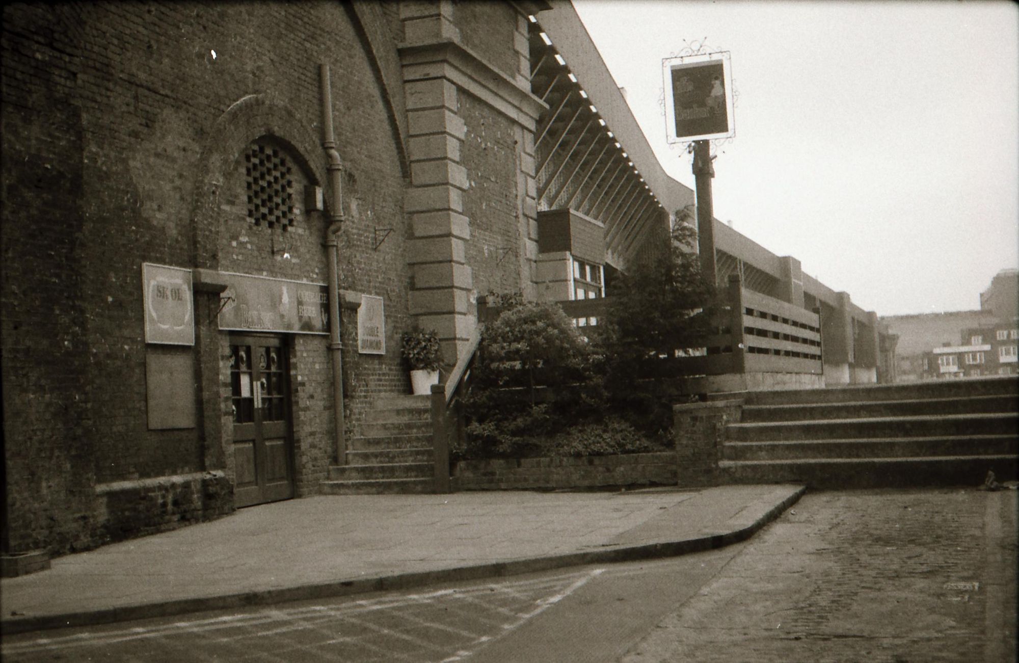 Bouncing Banker London EC4 taken in mid 1985.. (Pub, External). Published on 12-04-2019