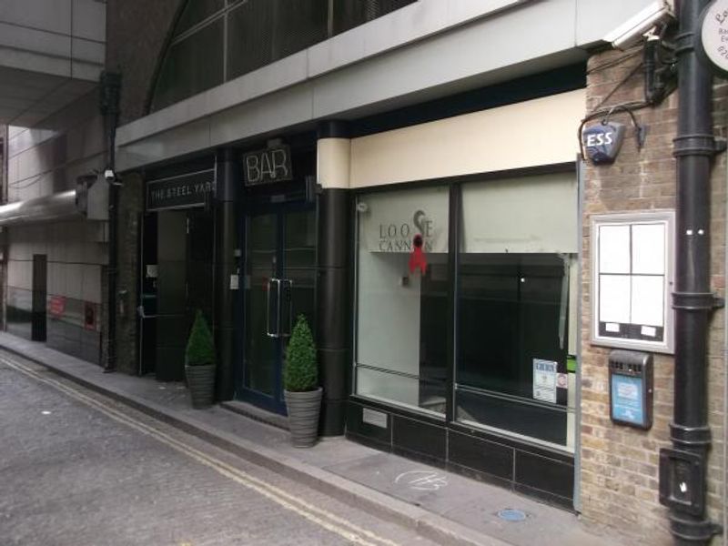 Loose Cannon London EC4 taken Aug 2015. (Pub, External). Published on 06-12-2015 