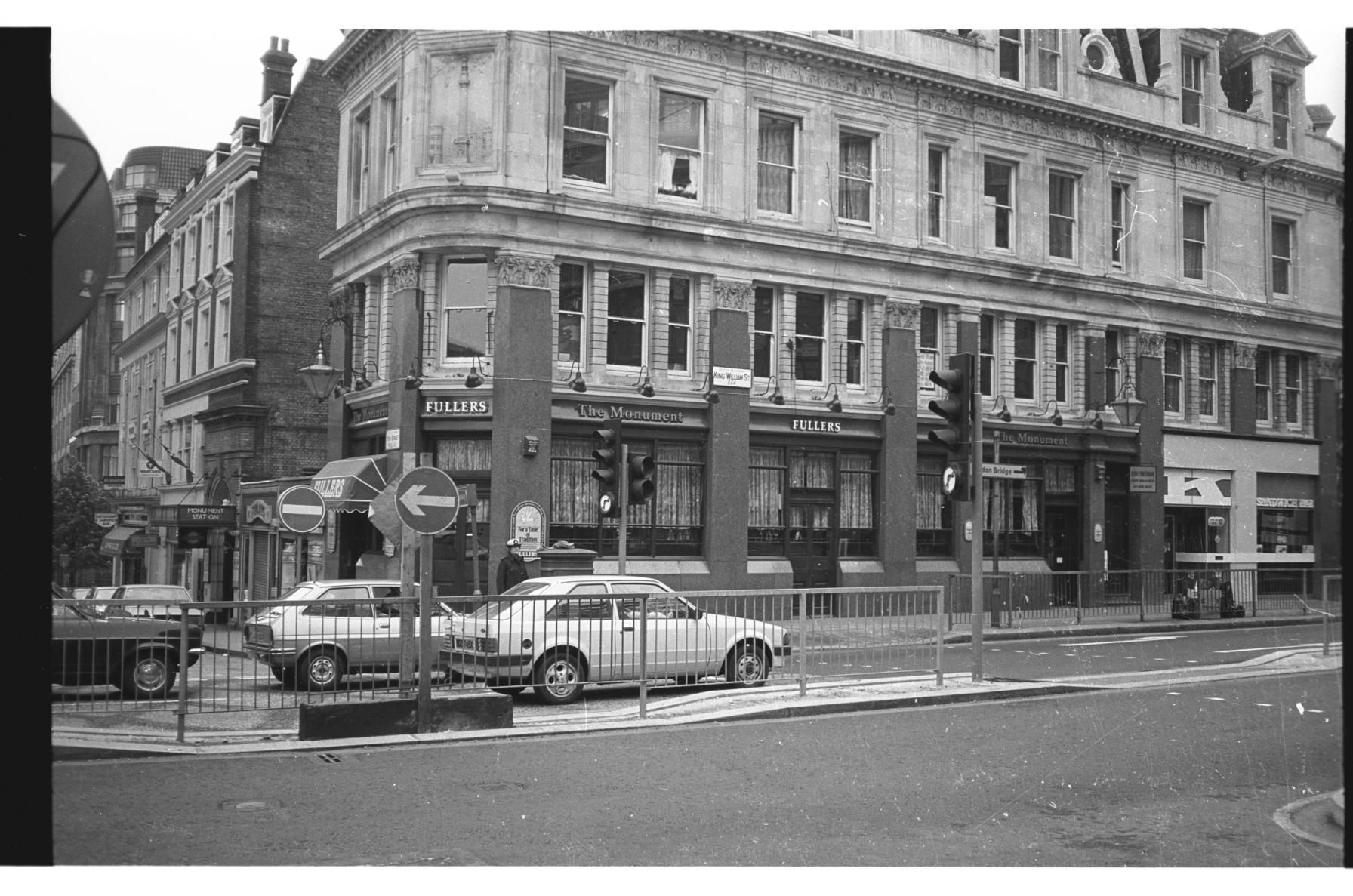 Monument London EC4 taken in July 1985.. (Pub, External). Published on 12-04-2019