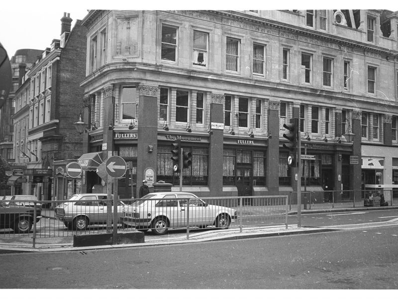 Monument London EC4 taken in July 1985.. (Pub, External). Published on 12-04-2019