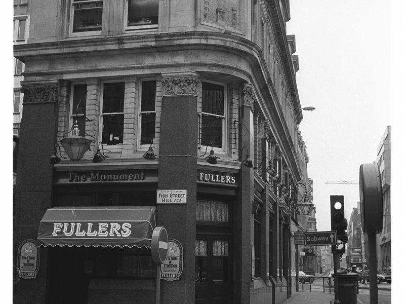 Monument London EC4 taken in July 1985.. (Pub, External). Published on 12-04-2019