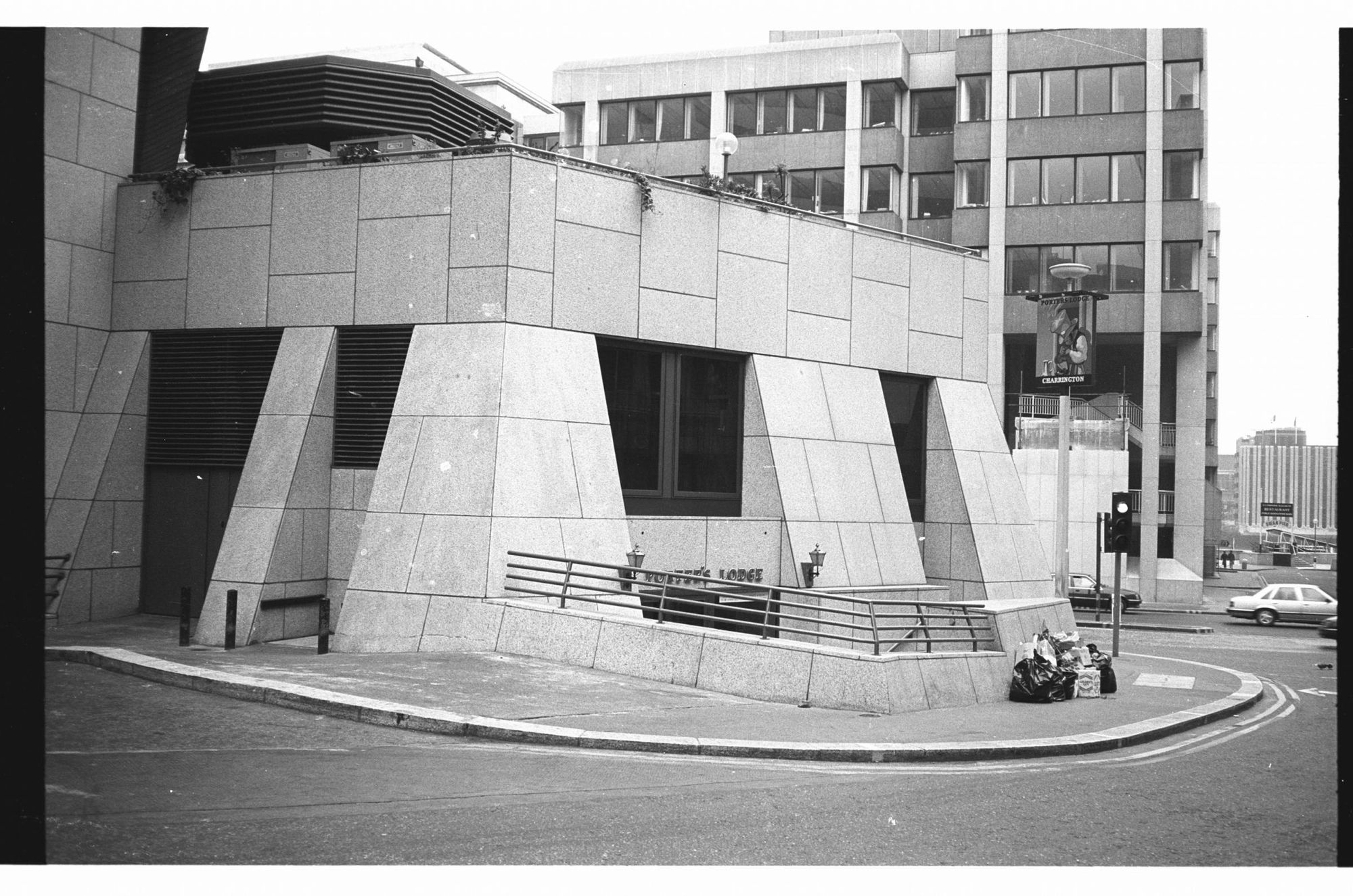 Porters Lodge London EC4 taken in July 1985.. (Pub, External). Published on 12-04-2019