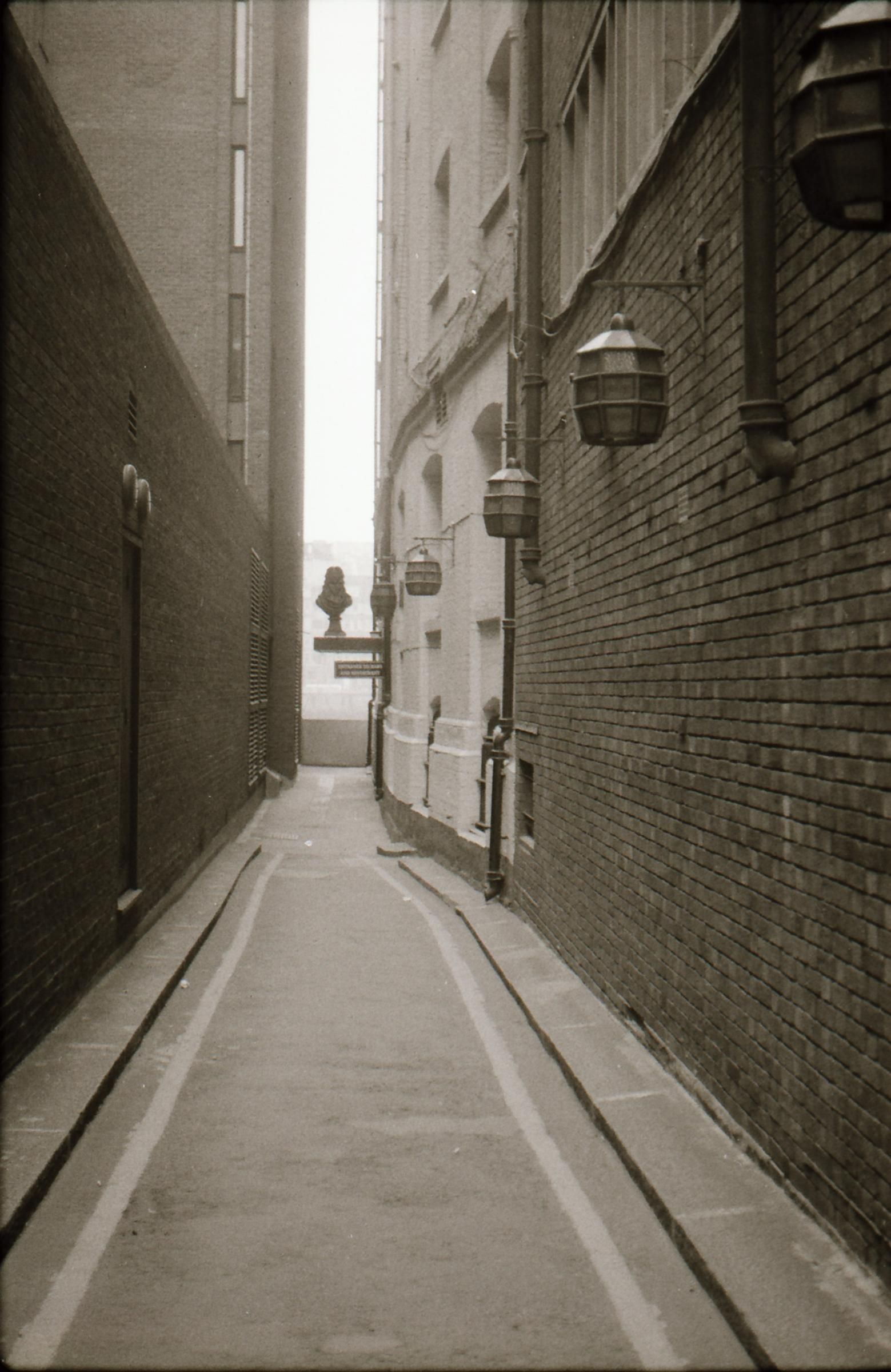 Samuel Pepy London EC4 taken in mid 1985.. (Pub, External). Published on 12-04-2019