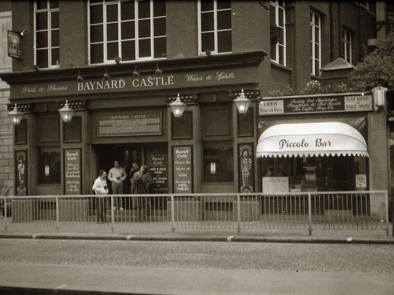 Baynard Castle London EC4 taken in mid 1985.. (Pub, External). Published on 12-04-2019 