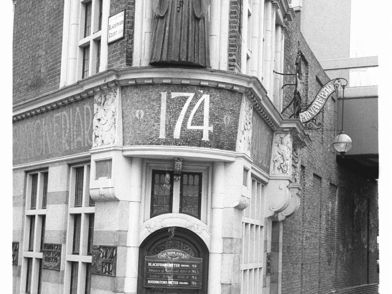 Black Friar London EC4 taken July 1985.. (Pub, External). Published on 12-04-2019