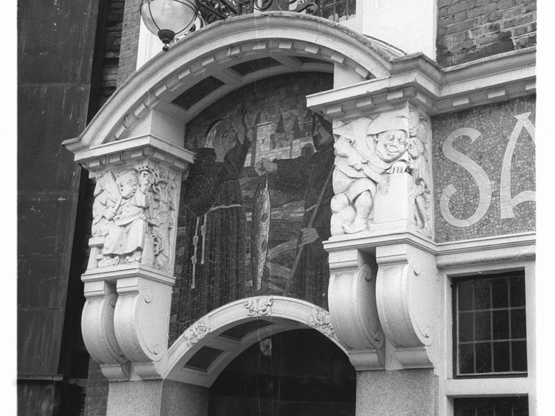 Black Friar London EC4 taken July 1985.. (Pub, External). Published on 12-04-2019 