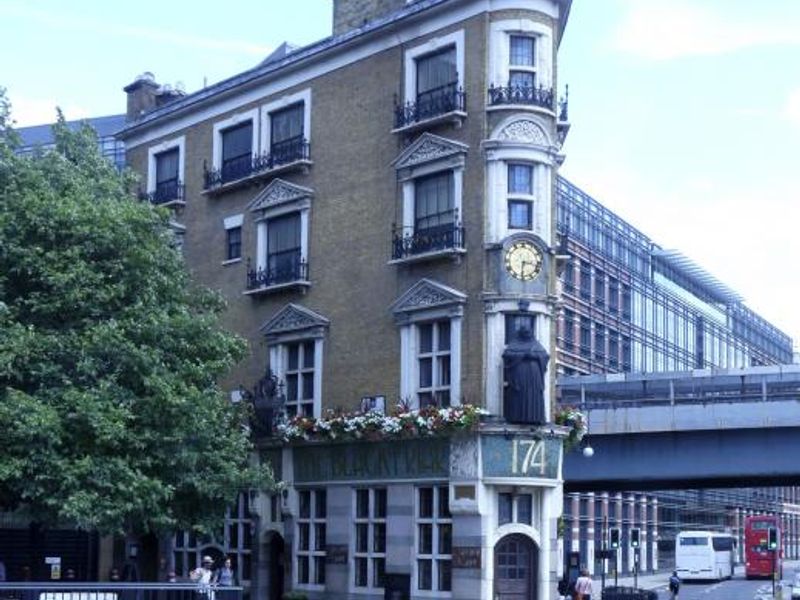 Black Friar London EC4 . (Pub, External). Published on 01-12-2013 