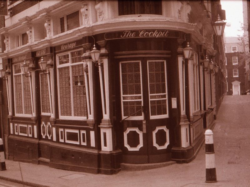 Cockpit London EC4 taken in mid 1985.. (Pub, External). Published on 12-04-2019 