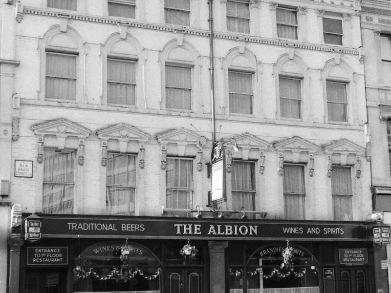 Albion London EC4 taken 10 Dec 1988.. (Pub, External). Published on 12-04-2019