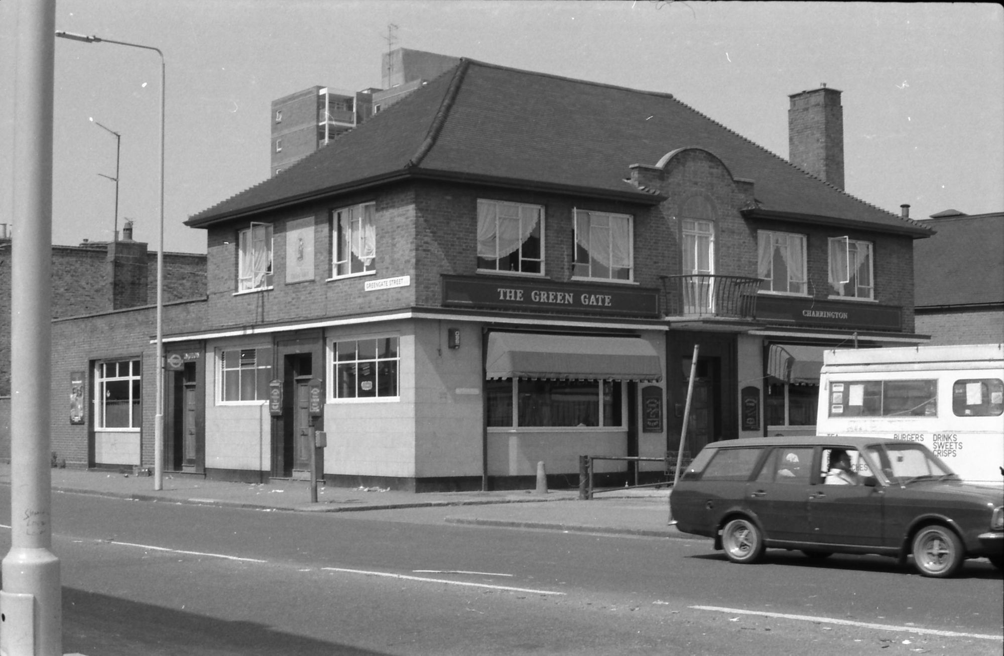 Green Gate London E13 taken in Juy 1987.. (Pub, External). Published on 06-10-2018