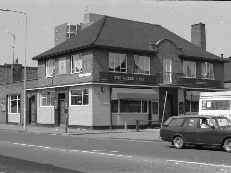 Green Gate London E13 taken in Juy 1987.. (Pub, External). Published on 06-10-2018