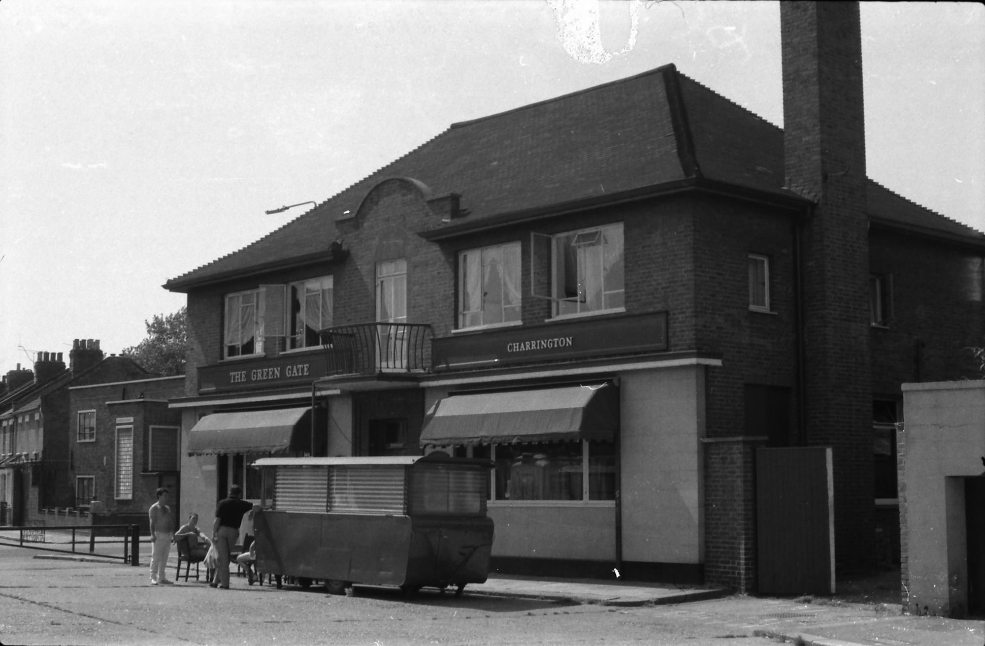Green Gate London E13 taken in Juy 1987.. (Pub, External). Published on 06-10-2018