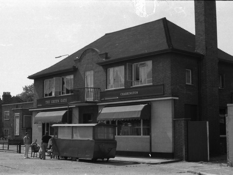 Green Gate London E13 taken in Juy 1987.. (Pub, External). Published on 06-10-2018