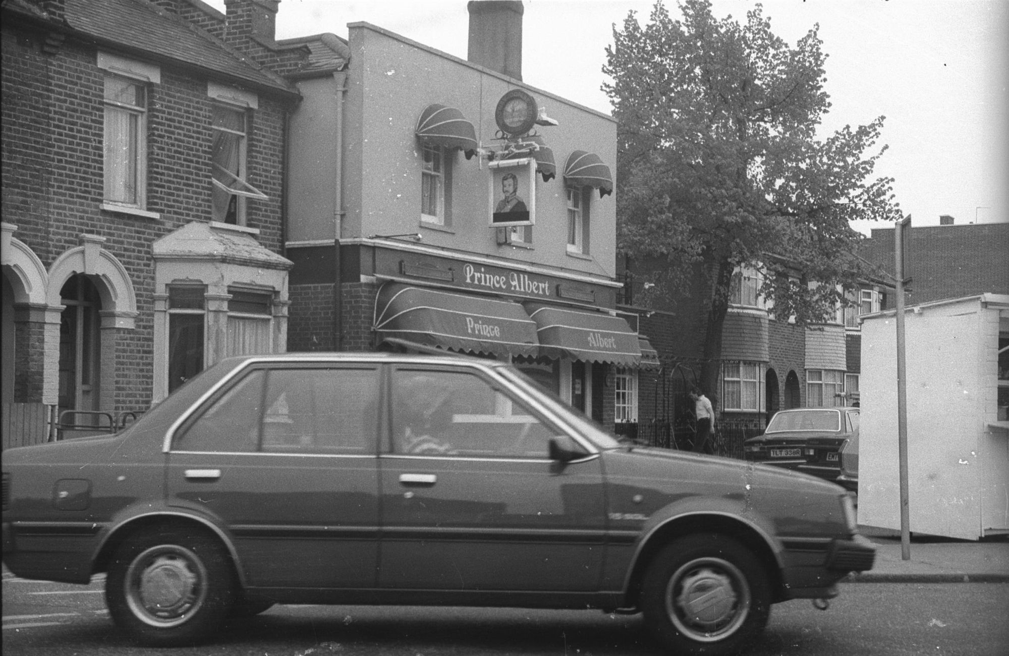 Prince Albert London E13 taken in July 1987.. (Pub, External). Published on 06-10-2018