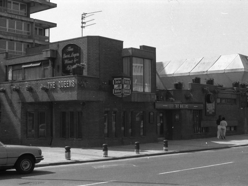 Queens London E13 taken in July 1987.. (Pub, External). Published on 06-10-2018