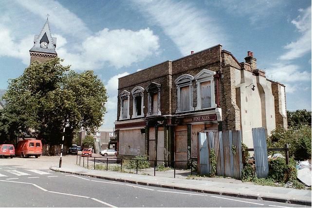 St Leonards Amrs London E14 date unknown. (Pub). Published on 08-02-2017