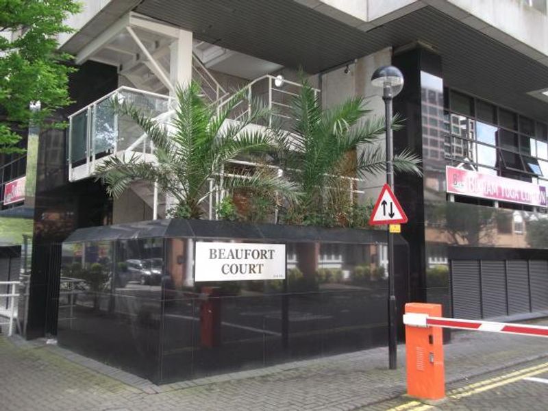 Tradewinds London E14 taken May 2015. (Pub, External). Published on 08-05-2015 
