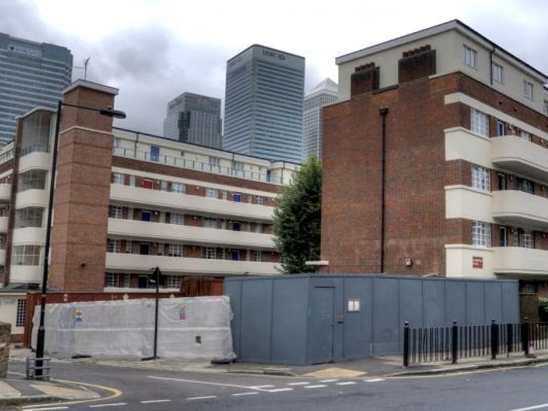 Resolute London E14. (Pub, External). Published on 08-11-2013