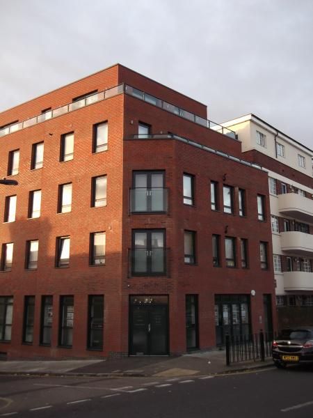 Resolute London E14 taken Dec 2013. (Pub, External). Published on 23-01-2014