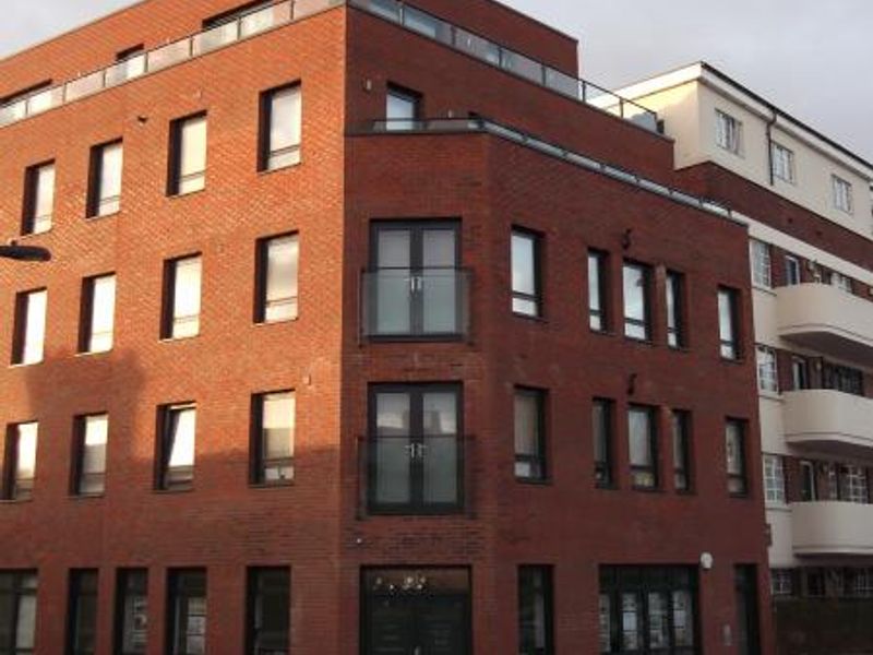 Resolute London E14 taken Dec 2013. (Pub, External). Published on 23-01-2014